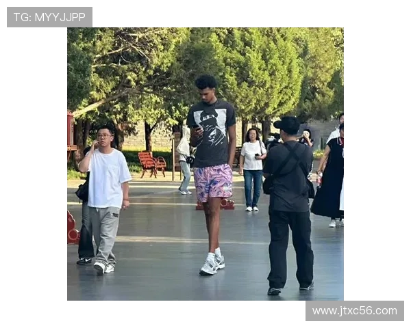 文班亚马少林寺剃度修行 获少林一段段位 风车扣篮燃爆现场