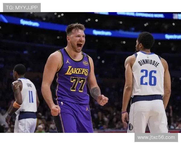 瘦身东契奇火力狂飙,独行侠防守豪赌难掩失衡 瘦身东契奇火力狂飙,独行侠防守豪赌难掩失衡